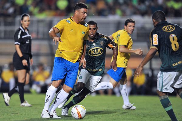 攻和防守两 攻和防守两