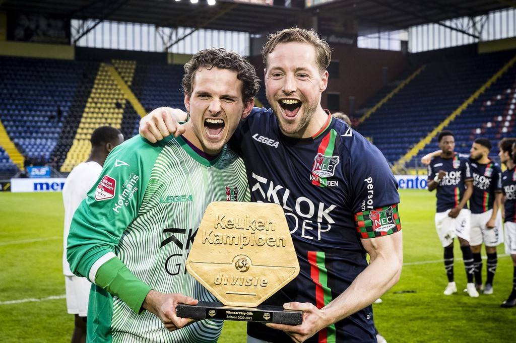 翼做深眼 翼做深眼